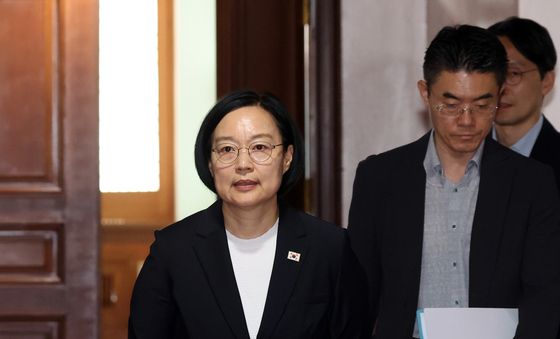 국가정책조정회의 참석하는 한성숙 총리