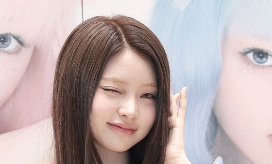 키키 하음, 윙크 플러팅