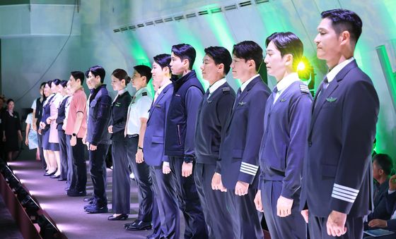 트리니티항공의 깔끔한 새 유니폼