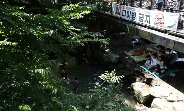 뜨거운 햇빛을 피해서