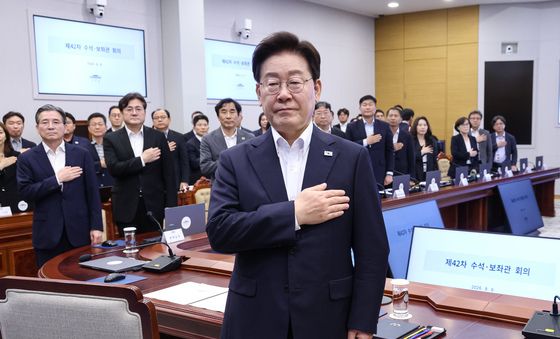 국민의례 하는 이재명 대통령