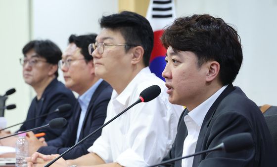 토론회 발언하는 이준석 대표