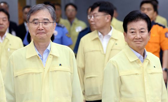 을지연습 준비보고회의 참석한 조현·정동영 장관