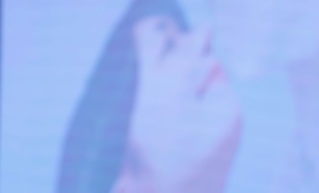 취재진 질문 듣는 정은지