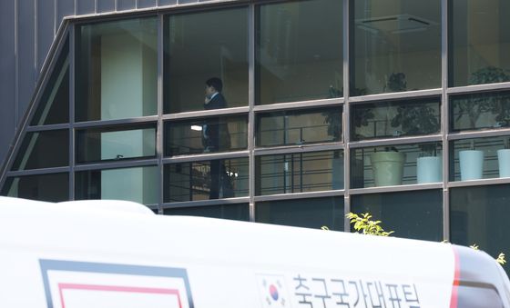 경찰, 사상 첫 축구협회 압수수색