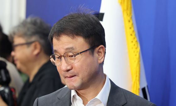 회의 참석하는 한병도 직무대행