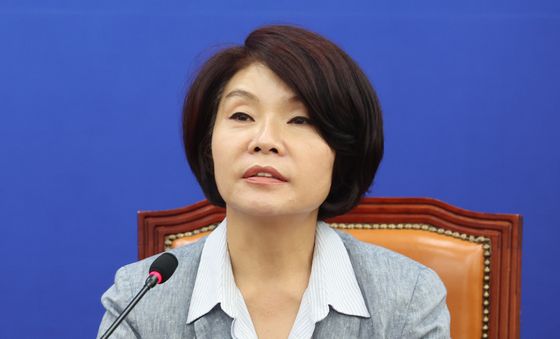 모두발언하는 한정애 정책위의장