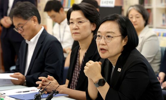 방학중 초등돌봄 교육현장 찾은 한성숙 총리