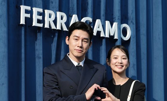 김무열·윤승아 부부 '불금' 청담동 데이트