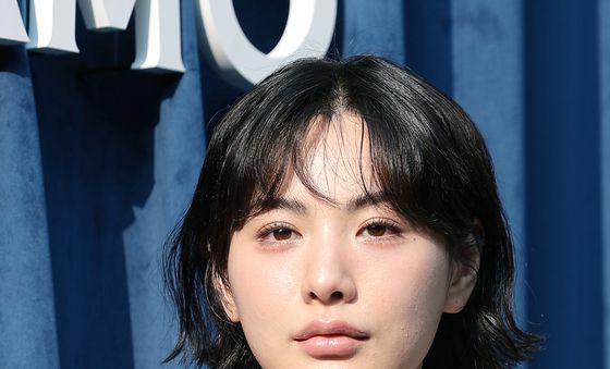 나나, 오묘한 눈빛