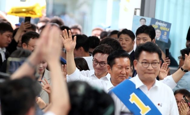 민주당 제주합동연설회 입장하는 당대표 후보들