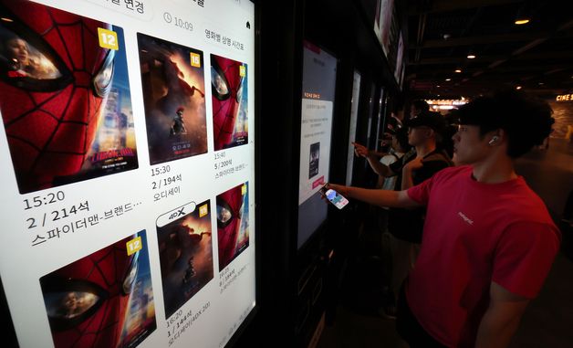여름 극장가 장악한 '오디세이'와 '스파이더맨 4'