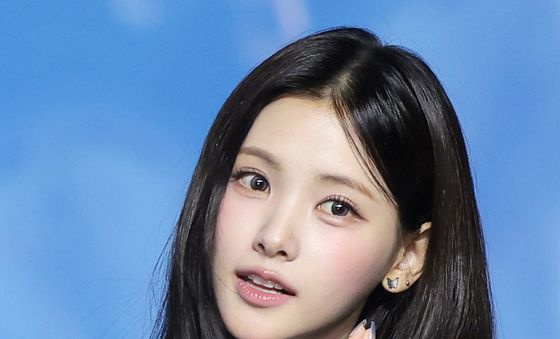 베이비돈크라이 이현, 딱 봐도 인형
