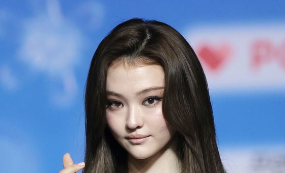 미야오 엘라, 오묘한 눈빛