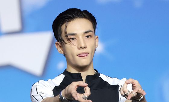 현진, 초콜릿 복근 노출