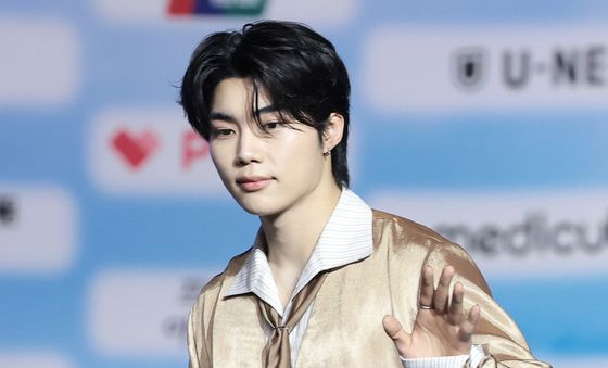 박건욱, 부드러운 손 인사