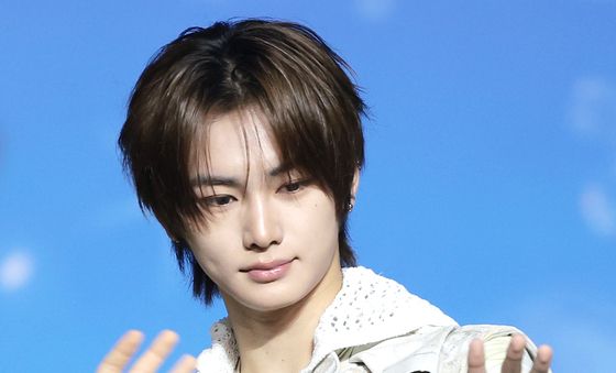 안신, 왕자님 손 인사