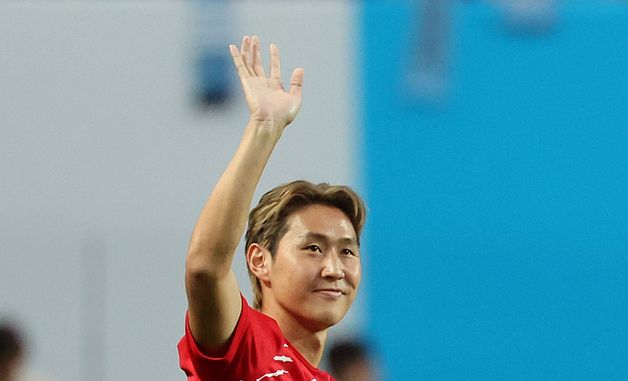 '알레띠 No.7' 이강인, 팬들 향해 인사