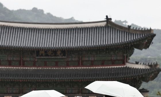 비 내리는 광화문