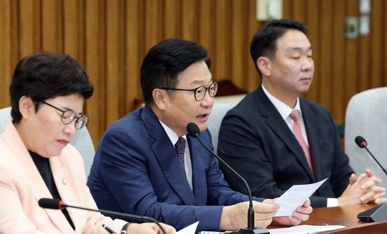 발언하는 정점식 원내대표