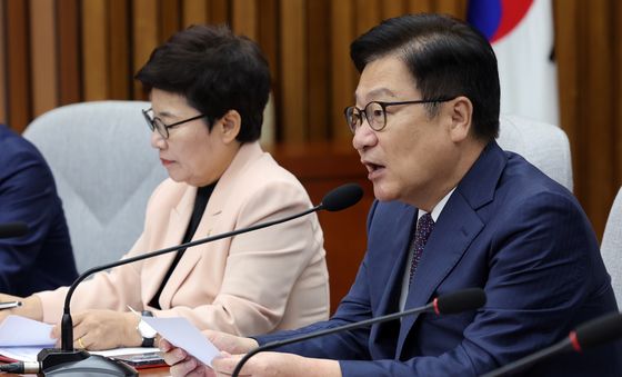 발언하는 정점식 원내대표
