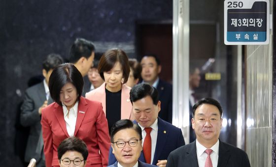 회의 참석하는 국민의힘 원내지도부