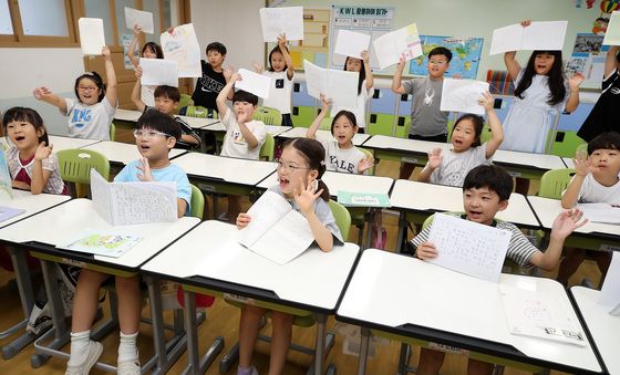 "선생님, 여름방학 잘 지내셨어요?"