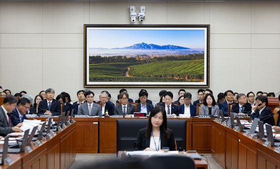 기후에너지환경노동위원회 회의장에 걸린 월출산 '아름다운 국립공원'