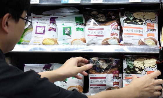 빵 포장에 책 표지가…GS25 '민음사빵' 인기