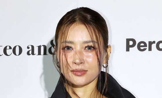 황보, 우수에 젖은 눈빛