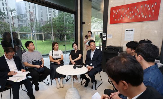 미리내집 방문 오세훈 시장, 입주 신혼부부와 간담회