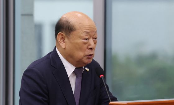 인사말하는 송두환 위원장