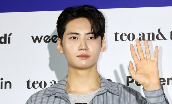 이진혁, 멋진 손인사