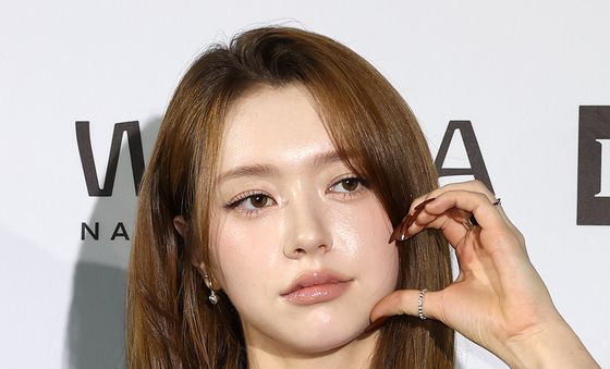 피프티피프티 문샤넬, 카리스마 볼하트