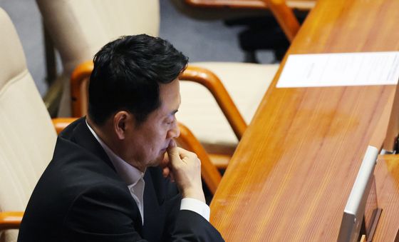 생각에 잠긴 장동혁 대표
