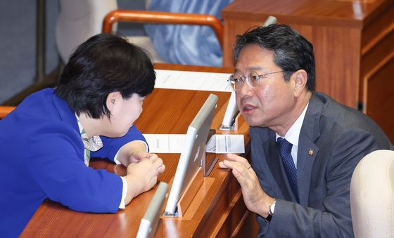 대화하는 김승원·서영교