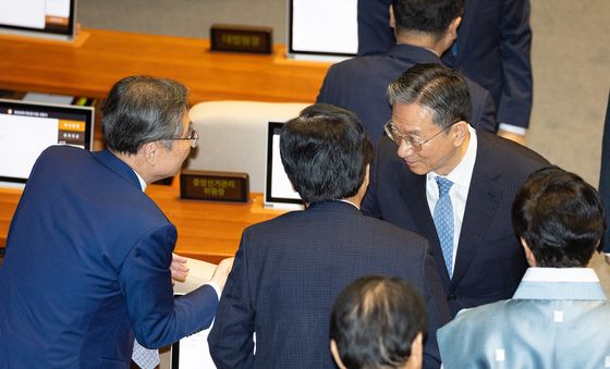 정성호 전 법무부 장관, 국무위원들과 인사