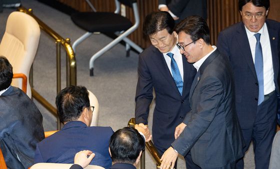 송영길 전 대표와 대화 나누는 김민석·정동영