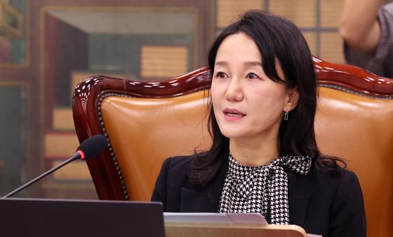 발언하는 이재정 위원장