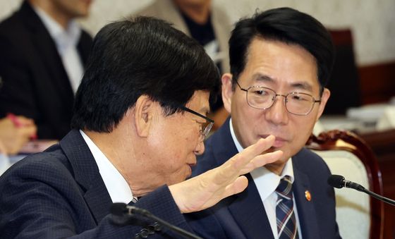 대화하는 최교진·황종우 장관