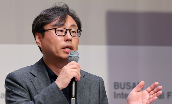 부산국제영화제 소개하는 정한석 집행위원장