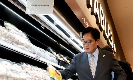 장보기 캠페인 참여하는 우원식 전 국회의장