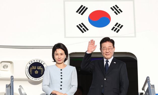 귀국하는 이재명 대통령