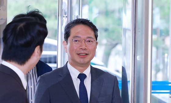 출근하는 김승원 후보자