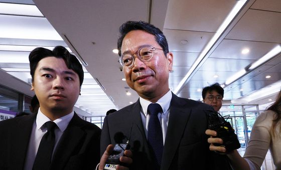 청문회 사무실로 향하는 김승원 후보자