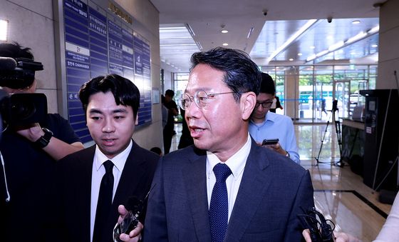 인사청문회 사무실로 향하는 김승원 후보자