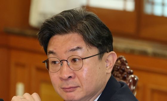 비상경제점검회의 참석하는 이억원 금융위원장