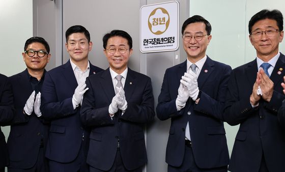 한국청년의정 현판식 참석해 기념촬영하는 조정식 국회의장