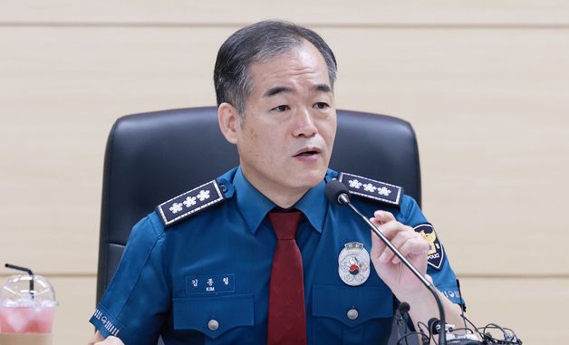 모두발언하는 김종철 직무대행
