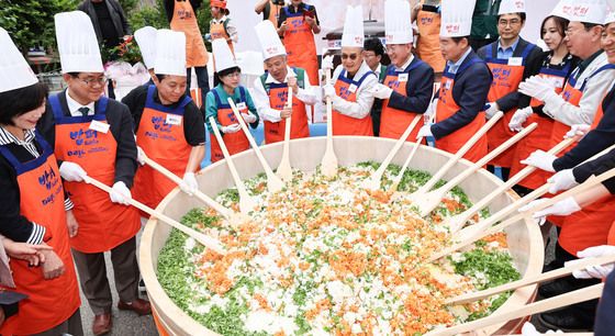 1500만 그릇 나눔 기념 비빔밥 퍼포먼스